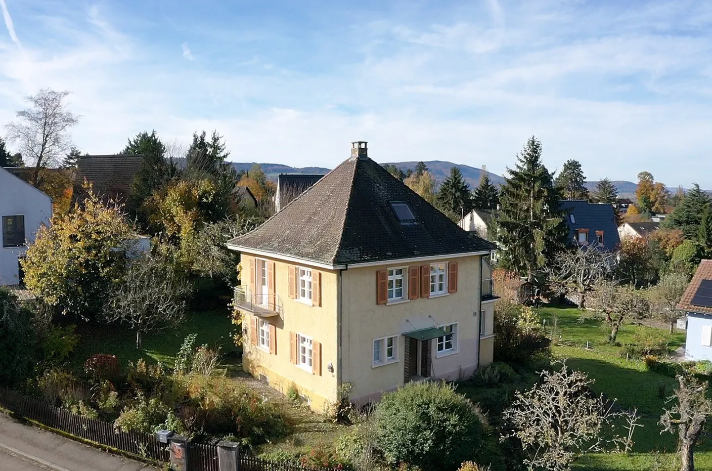 Detached single-family house with large garden and carport - Photo 2 of 11