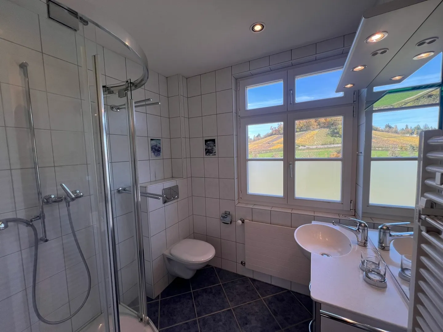 Detached single-family house with large garden and carport - Photo 11 of 11