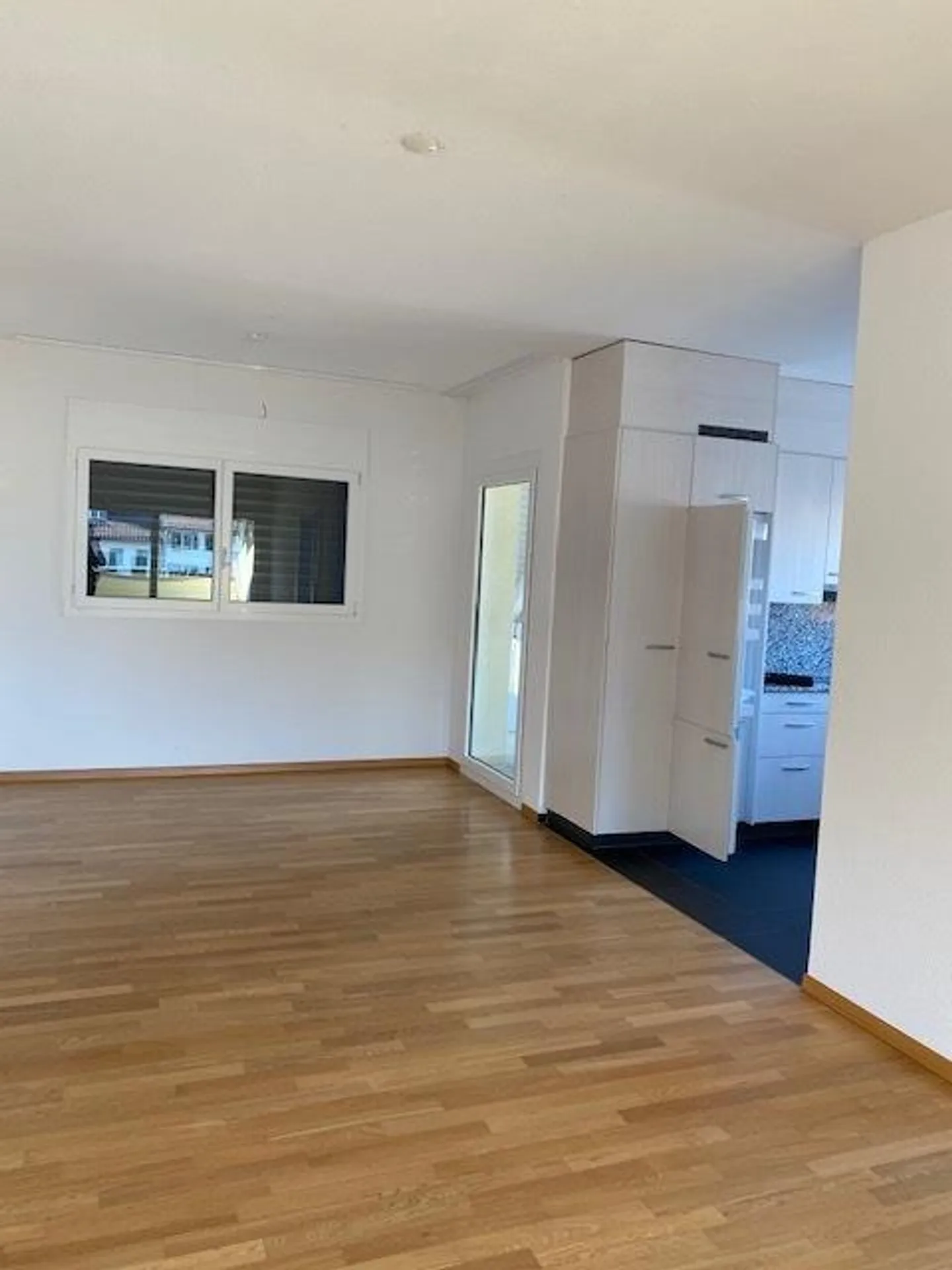 Luminoso appartamento di 3,5 locali direttamente nel centro del villaggio di Würenlingen - Foto 3 di 9