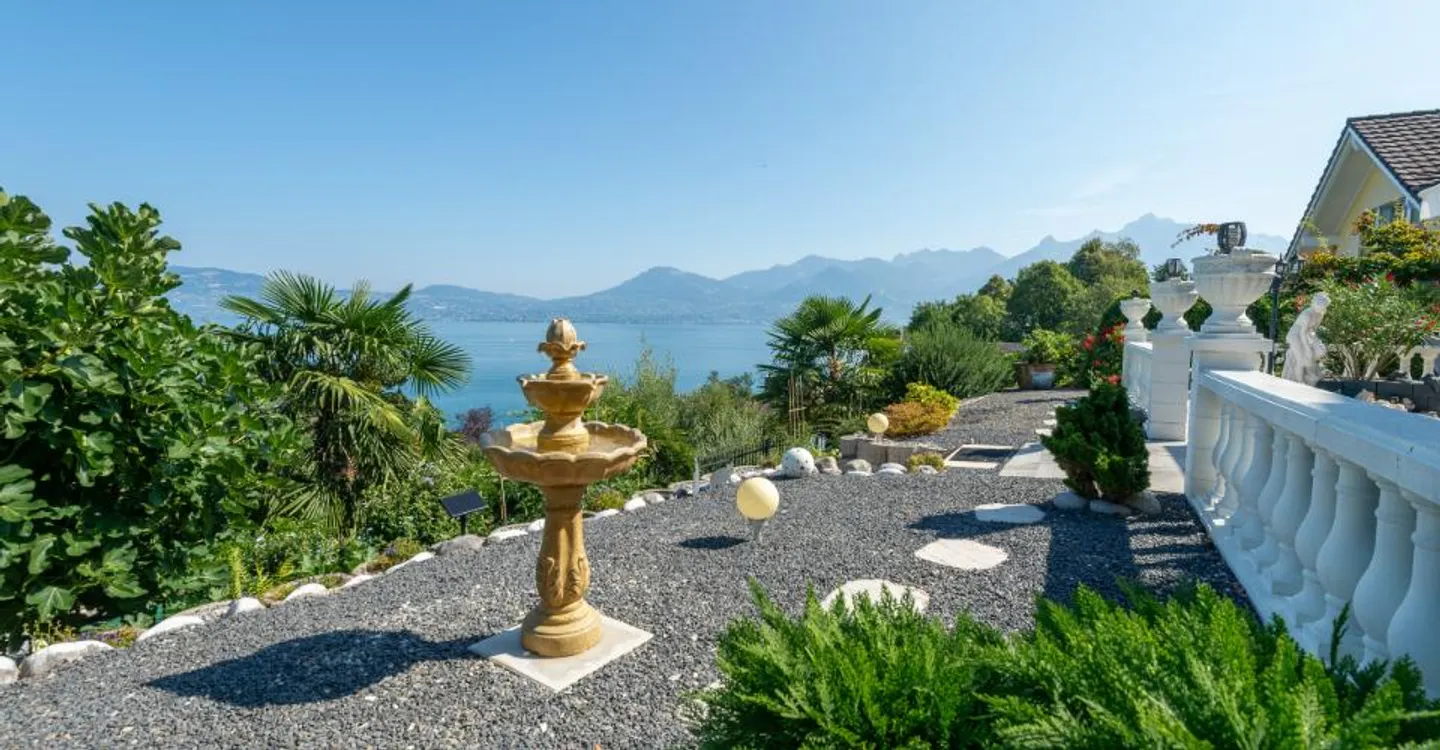 Villa with Panoramic Lake View - Photo 1 of 18