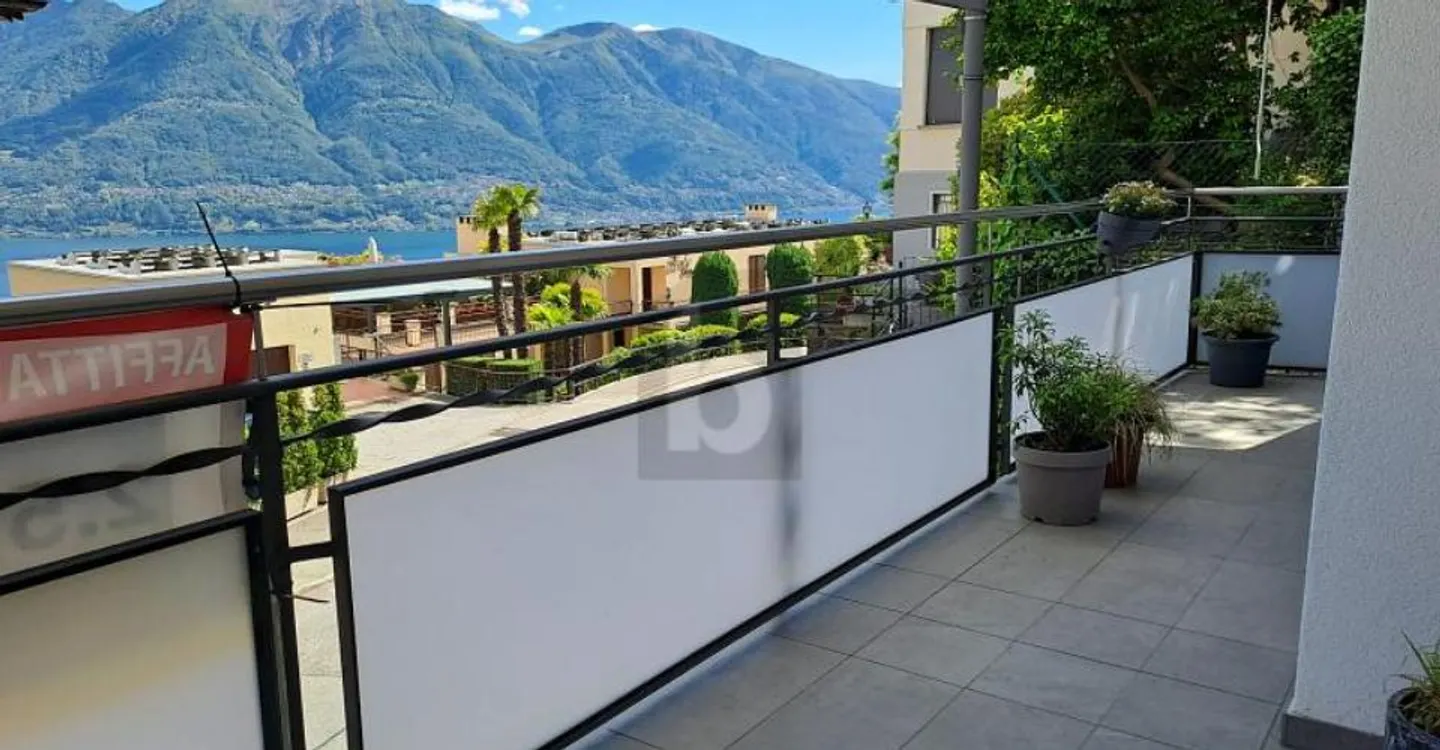Appartamento soleggiato con vista lago - Foto 1 di 4