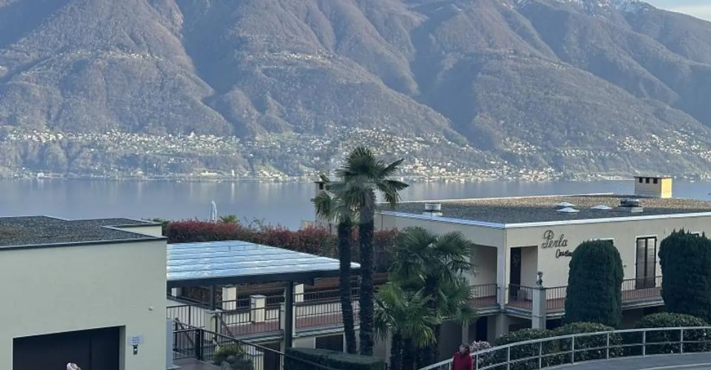 Appartamento soleggiato con vista lago - Foto 2 di 4