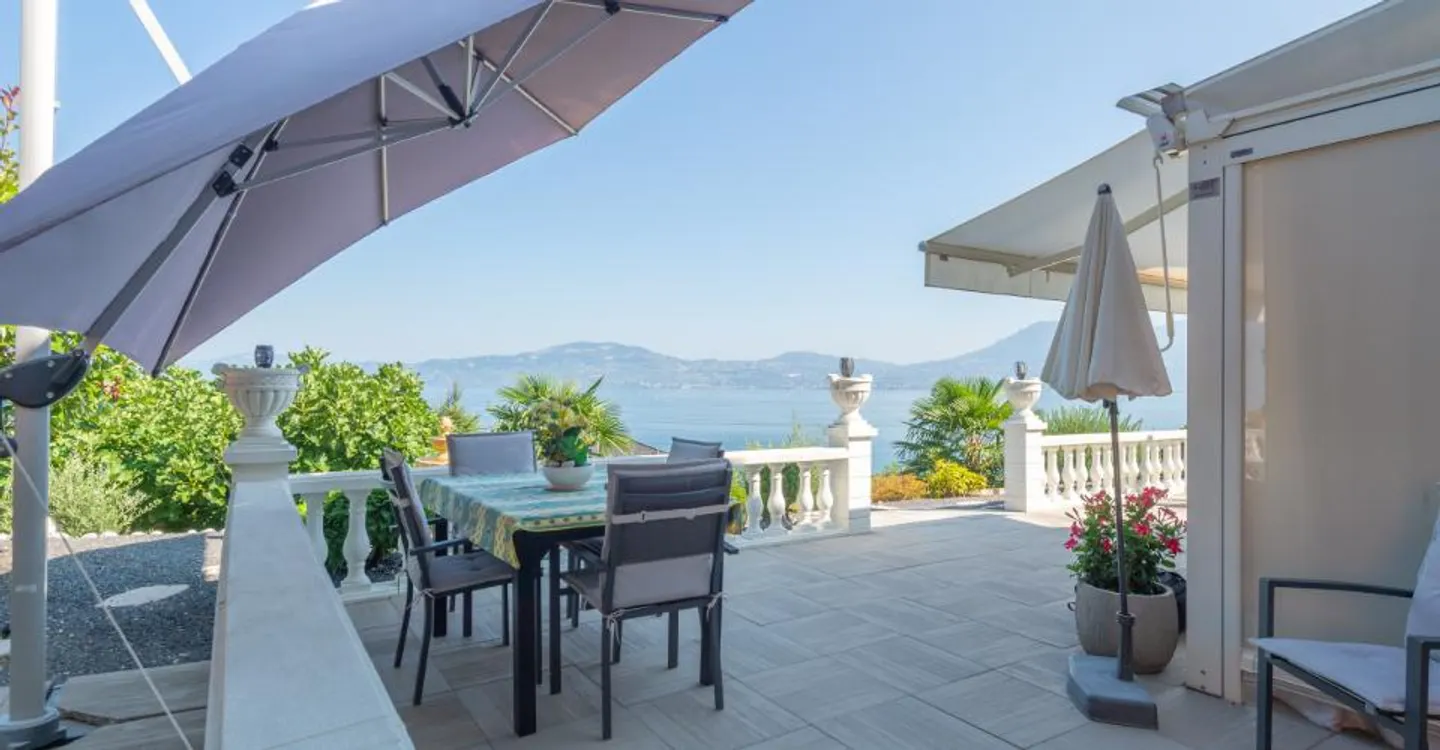 Villa with Panoramic Lake View - Photo 2 of 18
