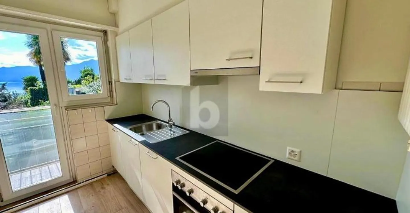 Appartamento soleggiato con vista lago - Foto 3 di 4