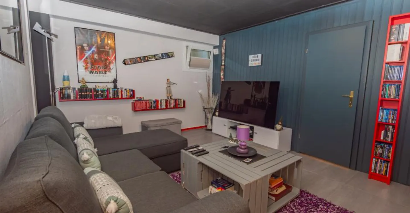 Villa with Panoramic Lake View - Photo 17 of 18
