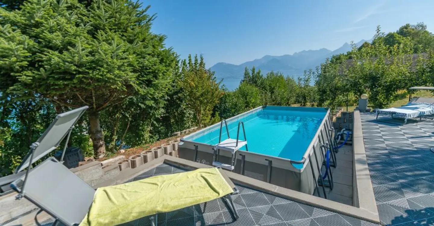 Villa with Panoramic Lake View - Photo 18 of 18