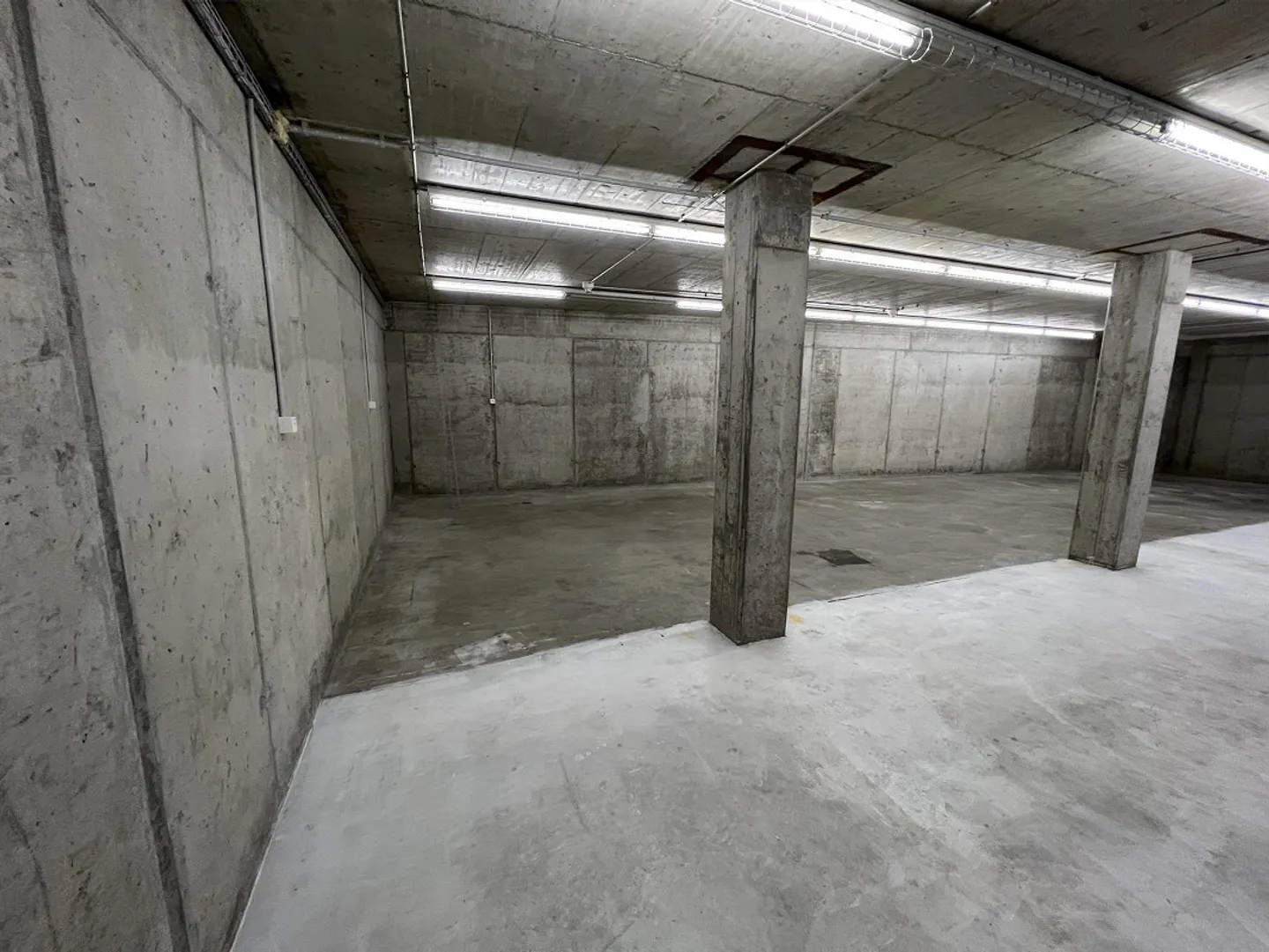 Spacious Commercial Space in a Central Location in Niederhasli - Photo 8 of 9