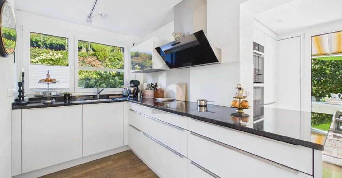 Charming Family Home with Garden - Photo 1 of 5