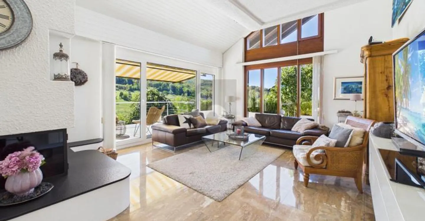 Charming Family Home with Garden - Photo 2 of 5