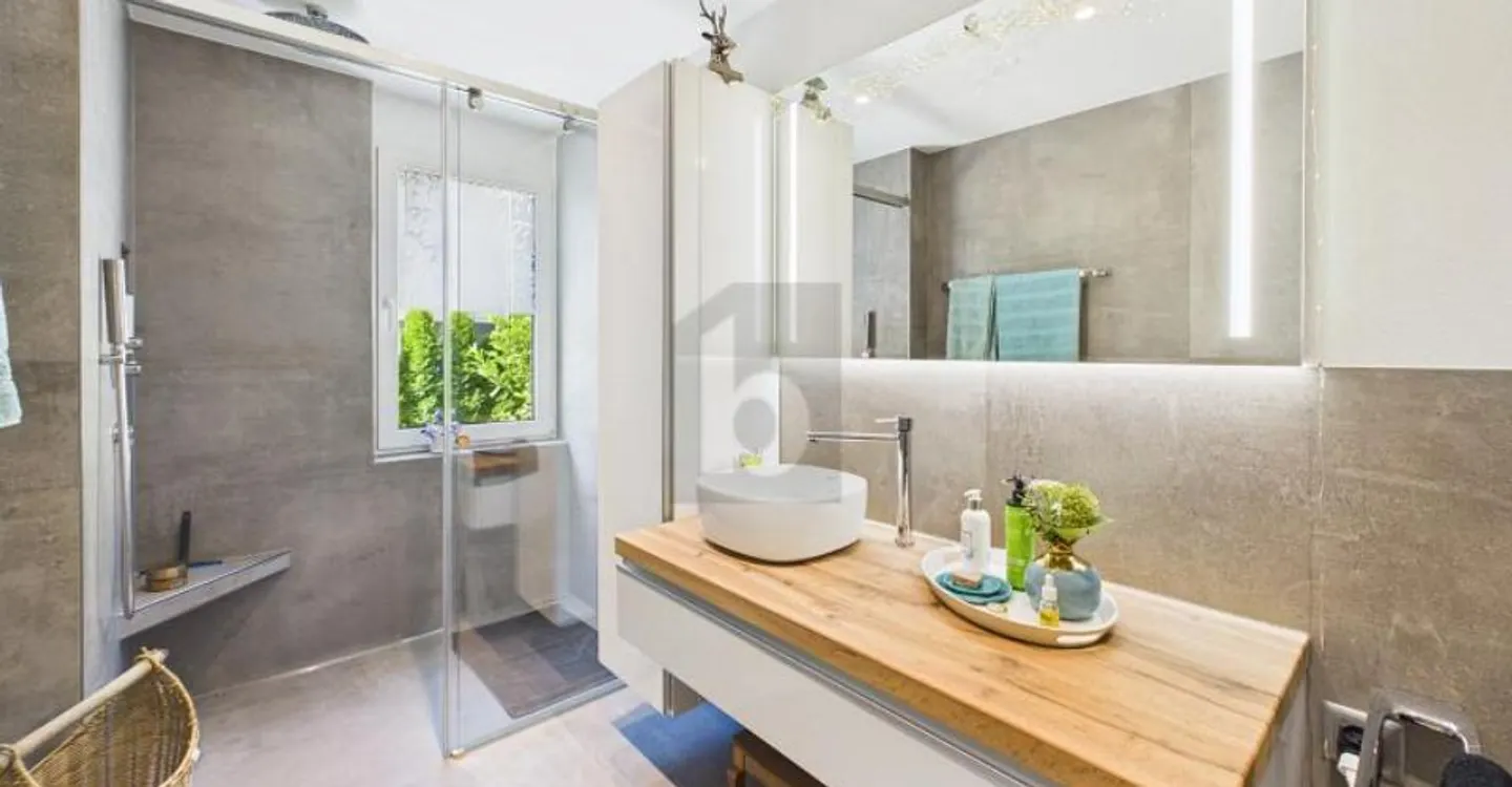 Charming Family Home with Garden - Photo 3 of 5