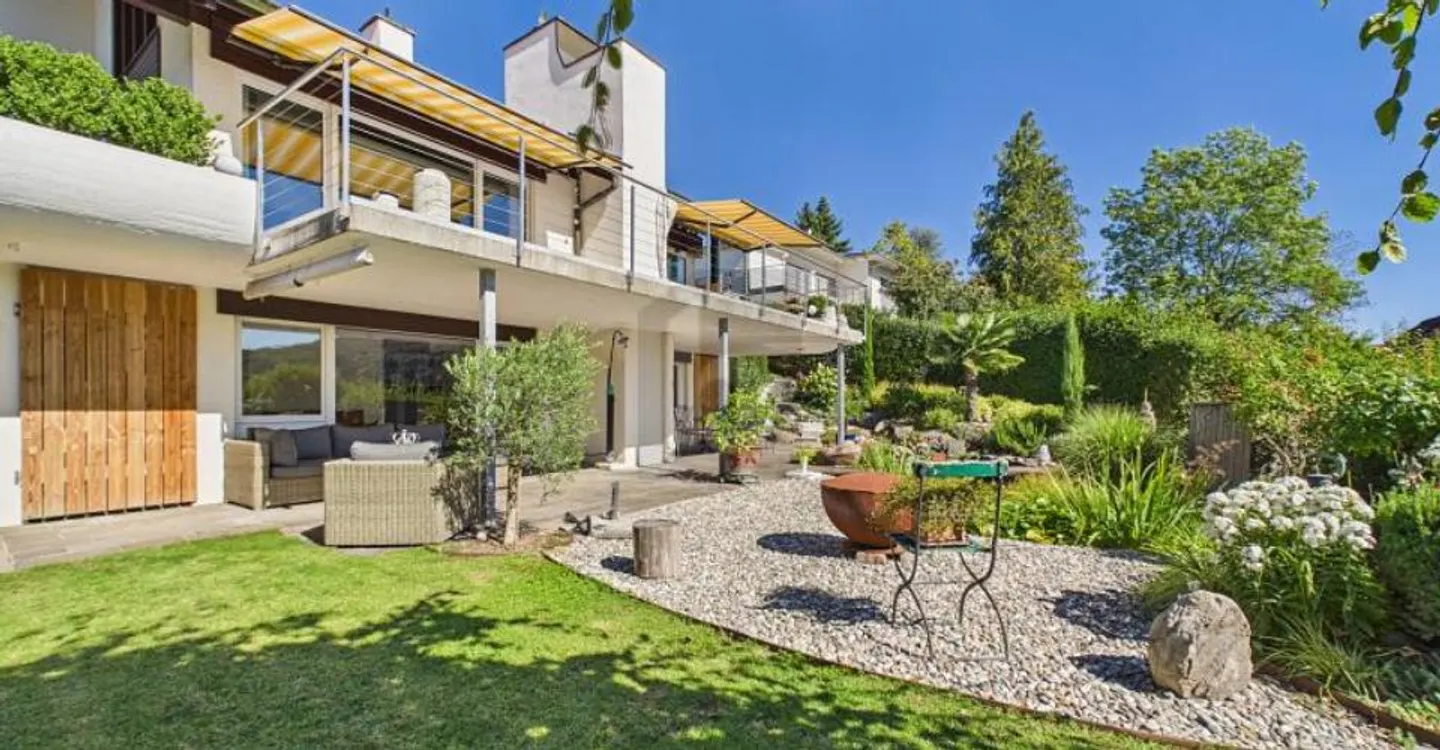 Charming Family Home with Garden - Photo 4 of 5