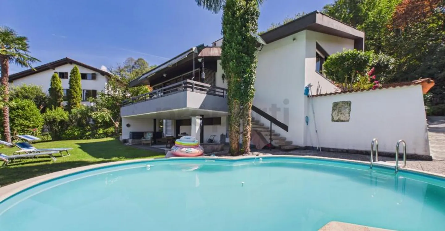 An exclusive oasis with pool and panoramic view - Photo 1 of 13
