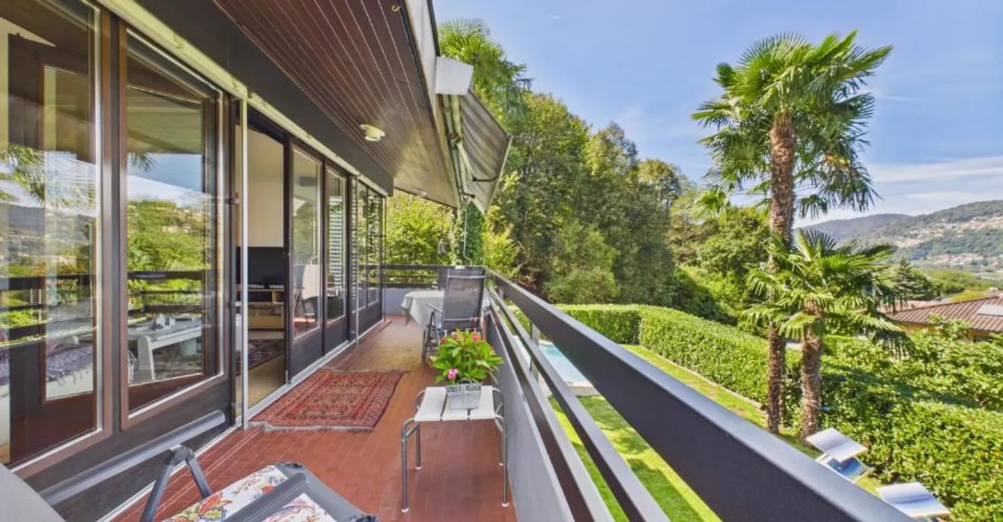 An exclusive oasis with pool and panoramic view - Photo 12 of 13