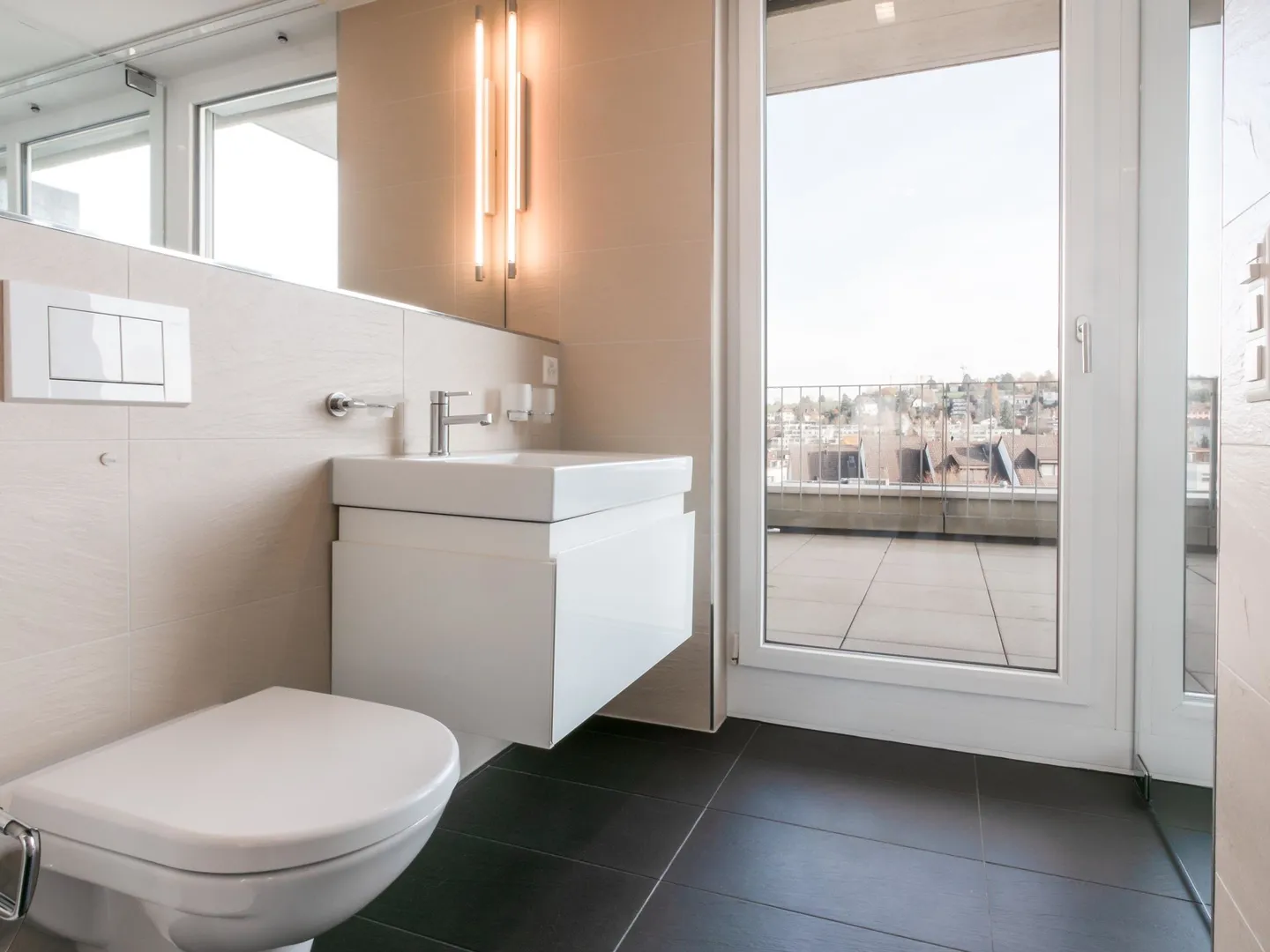 Appartement en duplex de 3 pièces à Binningen - Photo 4 sur 12
