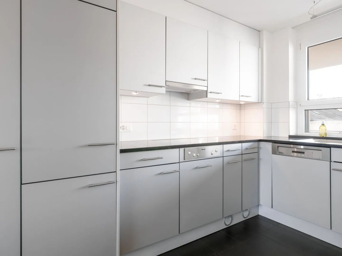 Appartement en duplex de 3 pièces à Binningen - Photo 6 sur 12