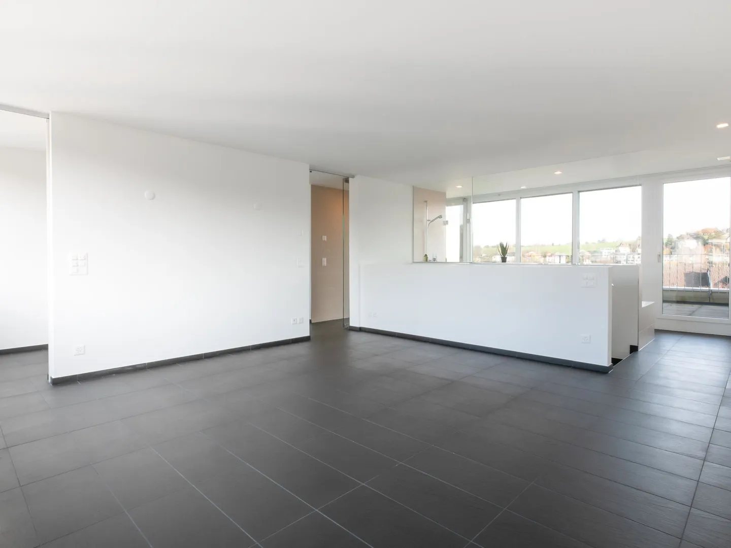 Appartement en duplex de 3 pièces à Binningen - Photo 7 sur 12