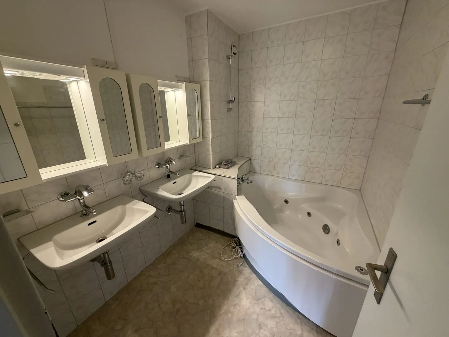 Spacious 4.5 room apartment in the 'Flurhof' neighborhood - Photo 11 of 12