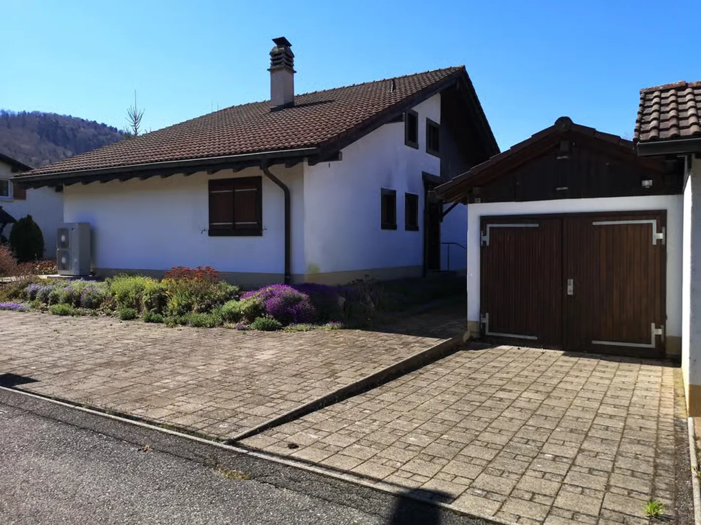Baisse de prix : maison 5.5pces, env. 120m2, terrain 802m2, avec garage, places - Photo 2 of 13