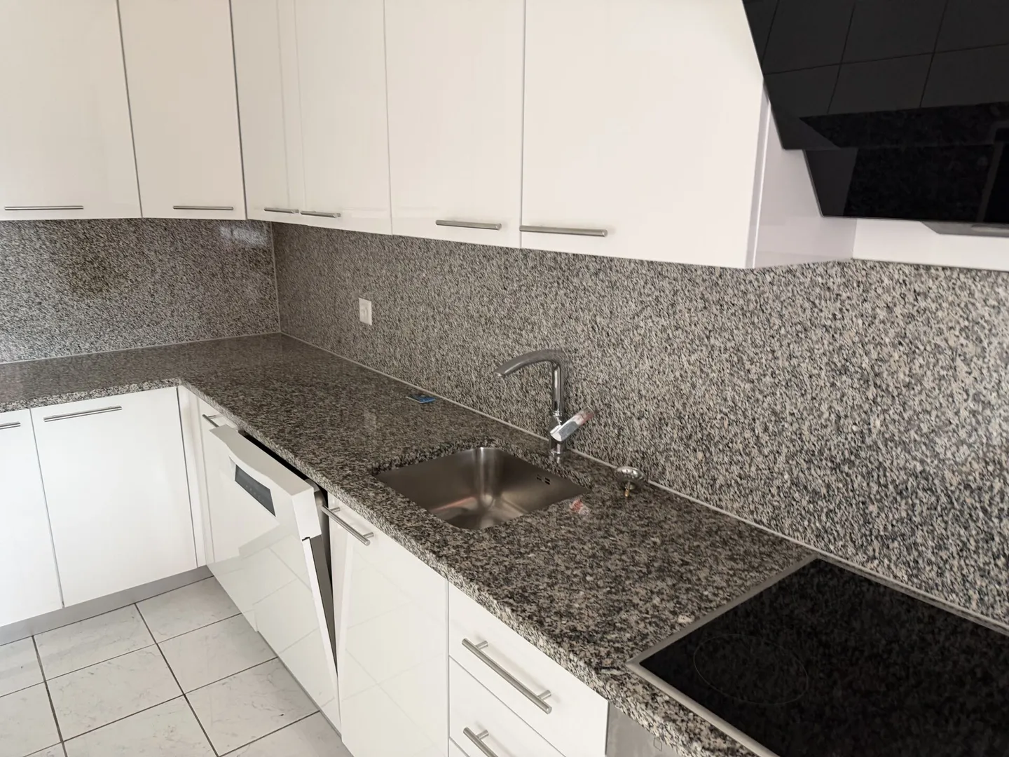 Spacious 4.5 room apartment in the 'Flurhof' neighborhood - Photo 9 of 12