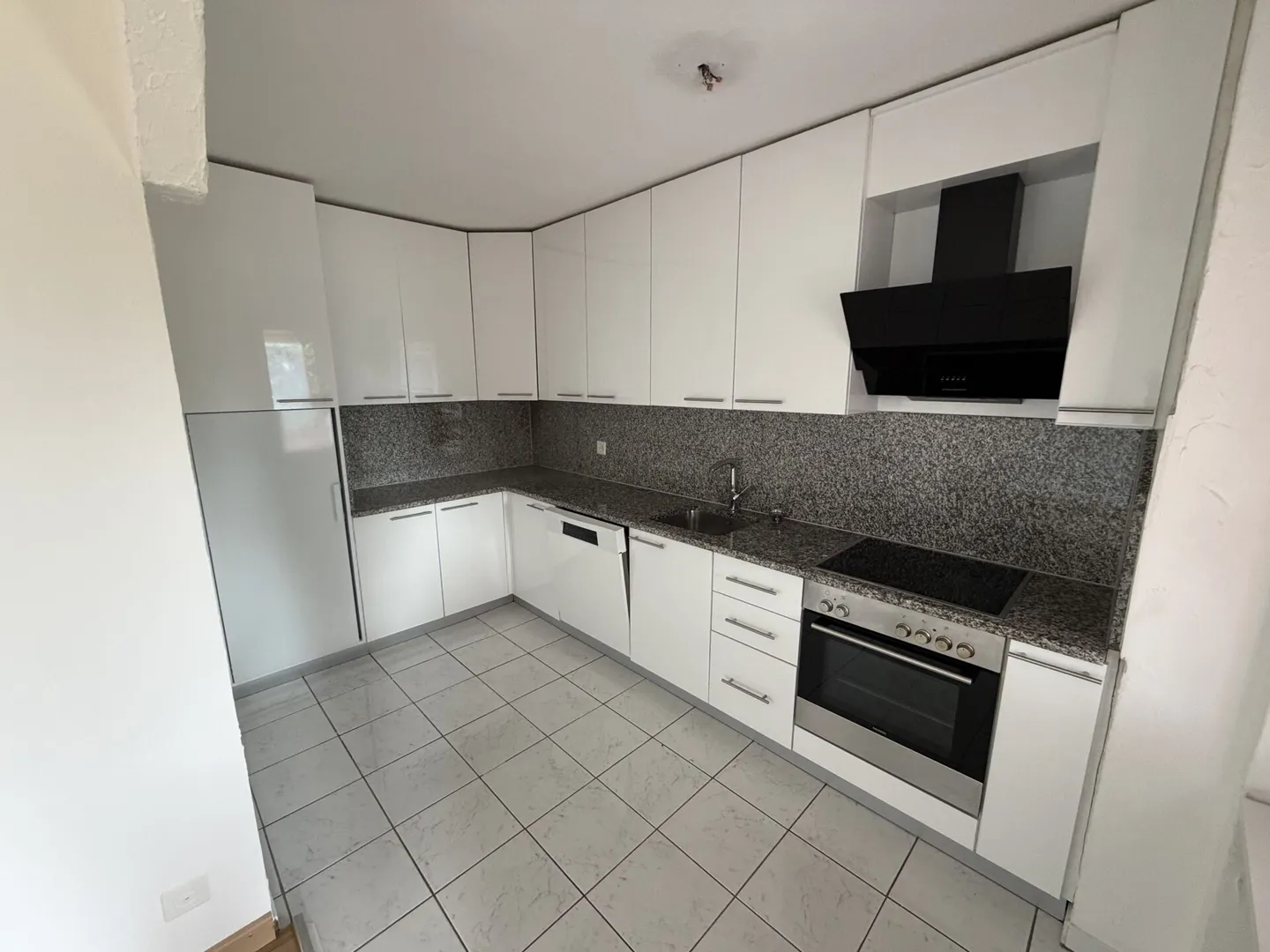 Spacious 4.5 room apartment in the 'Flurhof' neighborhood - Photo 10 of 12