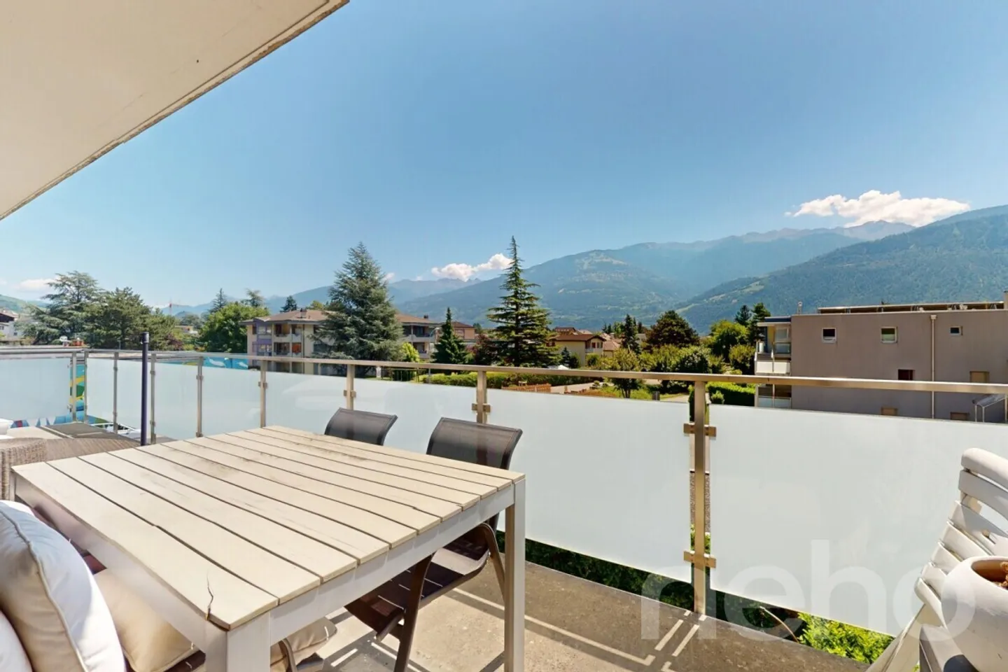 Exklusiv: helles 3.5-Zimmer-Wohnung mit großem Balkon - Foto 1 von 11