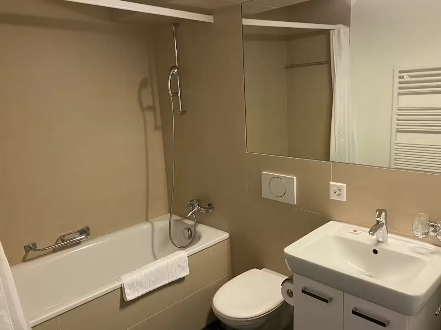 Apartment for rent - Photo 7 of 9