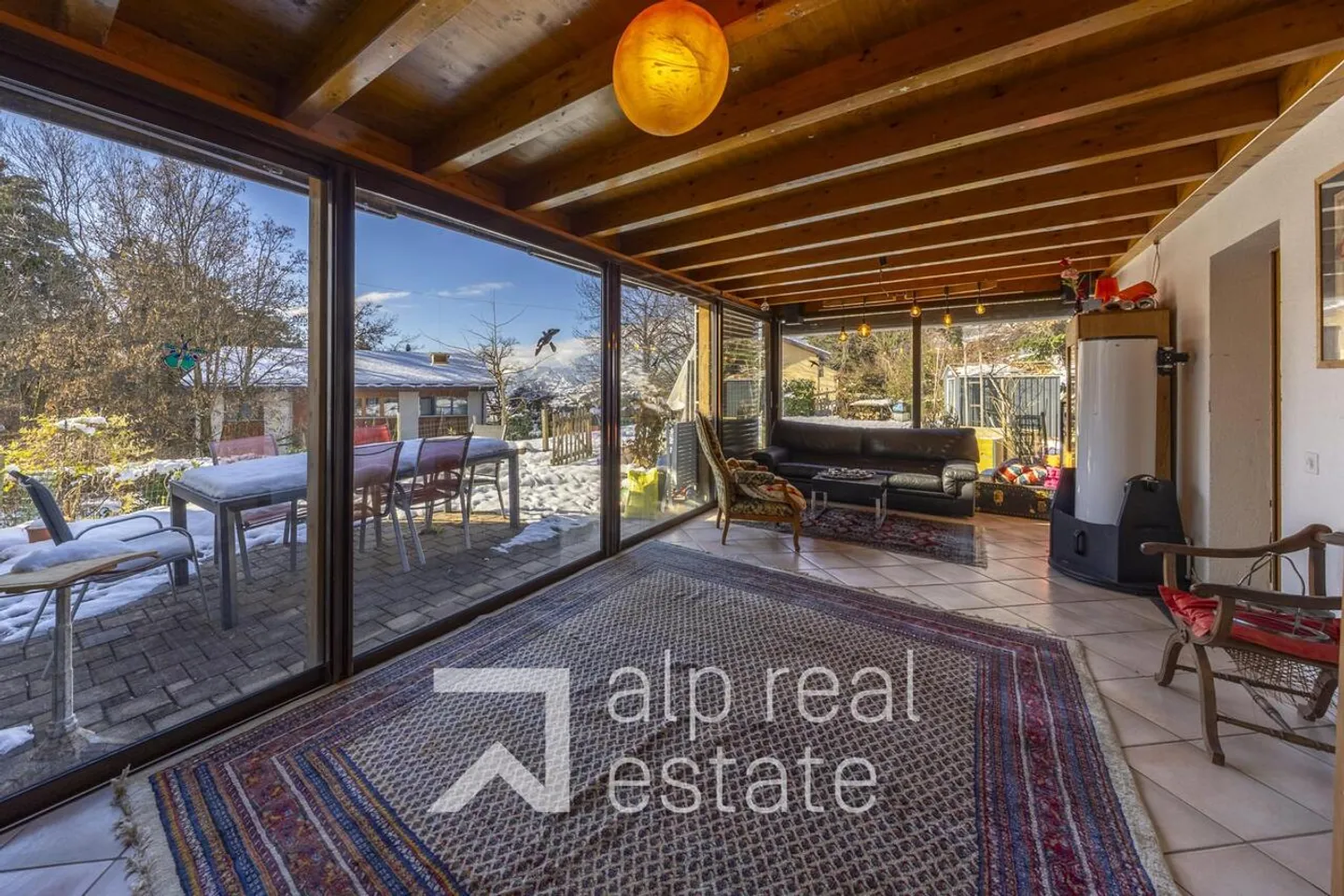 Stupenda casa familiare con veranda riscaldata e vista libera - Foto 3 di 14