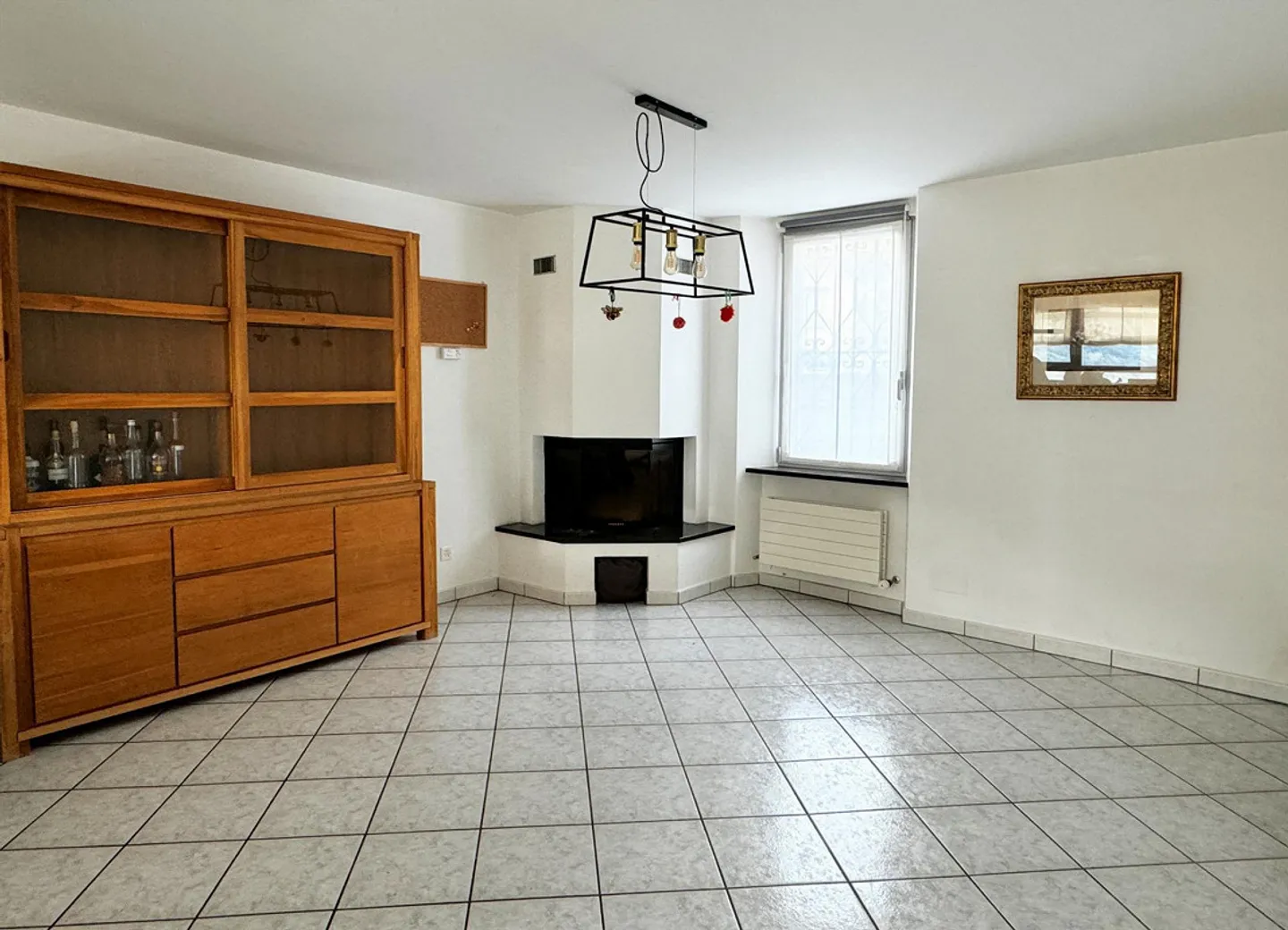 L'antico incontra il moderno in questa spaziosa casa con bel terreno e vista panoramica - Foto 7 di 16