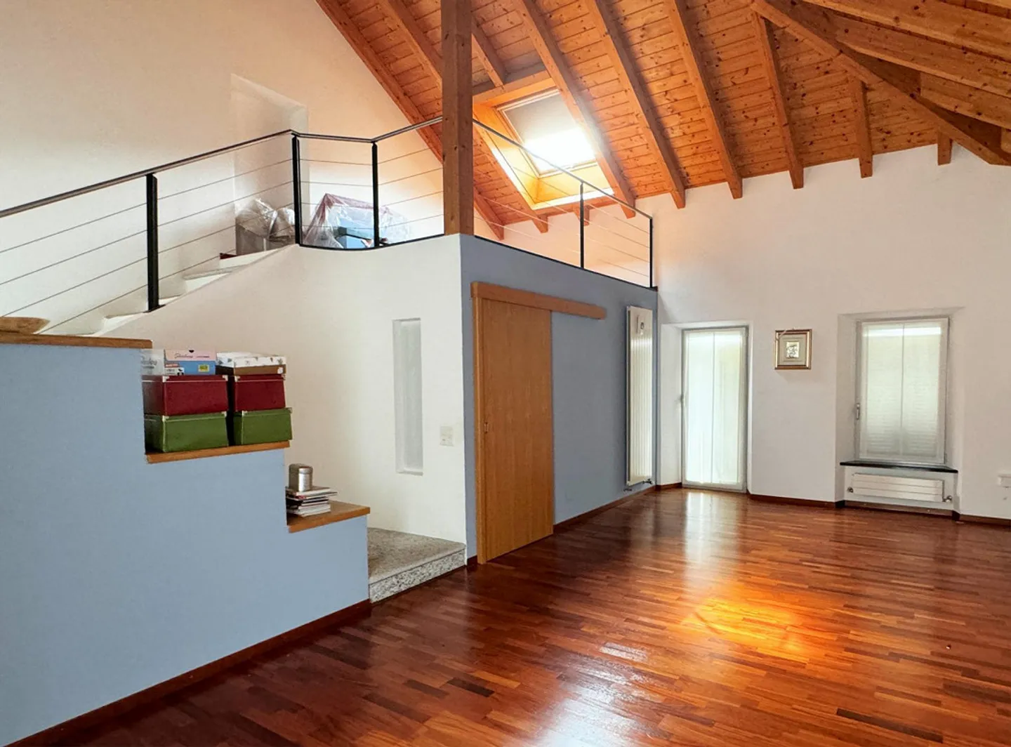L'antico incontra il moderno in questa spaziosa casa con bel terreno e vista panoramica - Foto 10 di 16