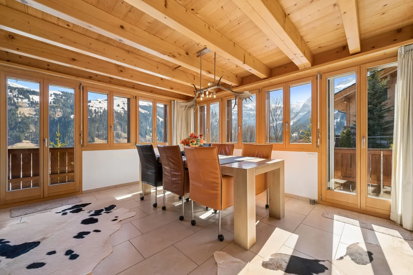 Stilvolles Chalet mit beeindruckender Aussicht - Photo 3 of 13