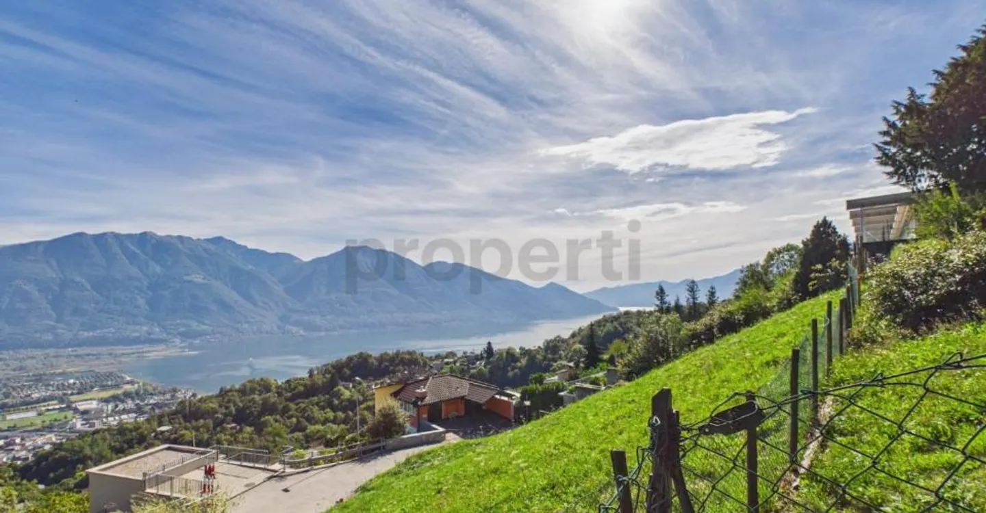 Bebaubares Grundstück mit Seeblick - Wohnentwicklungsgelegenheit - Foto 1 von 12