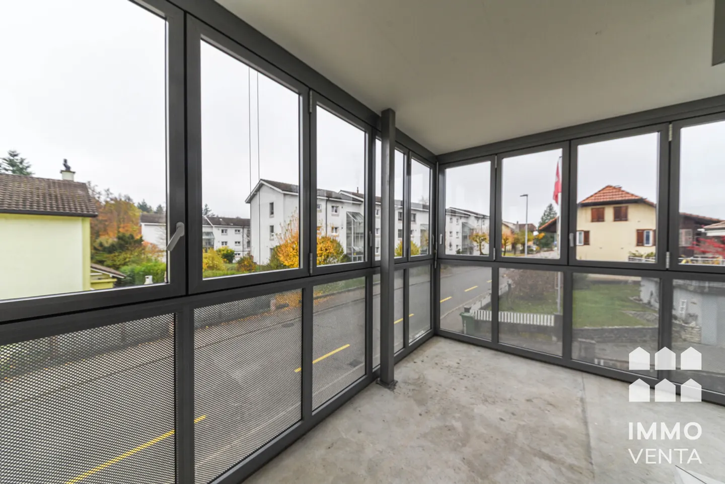 PRICE REDUCED* 4-room apartment - Photo 14 of 18