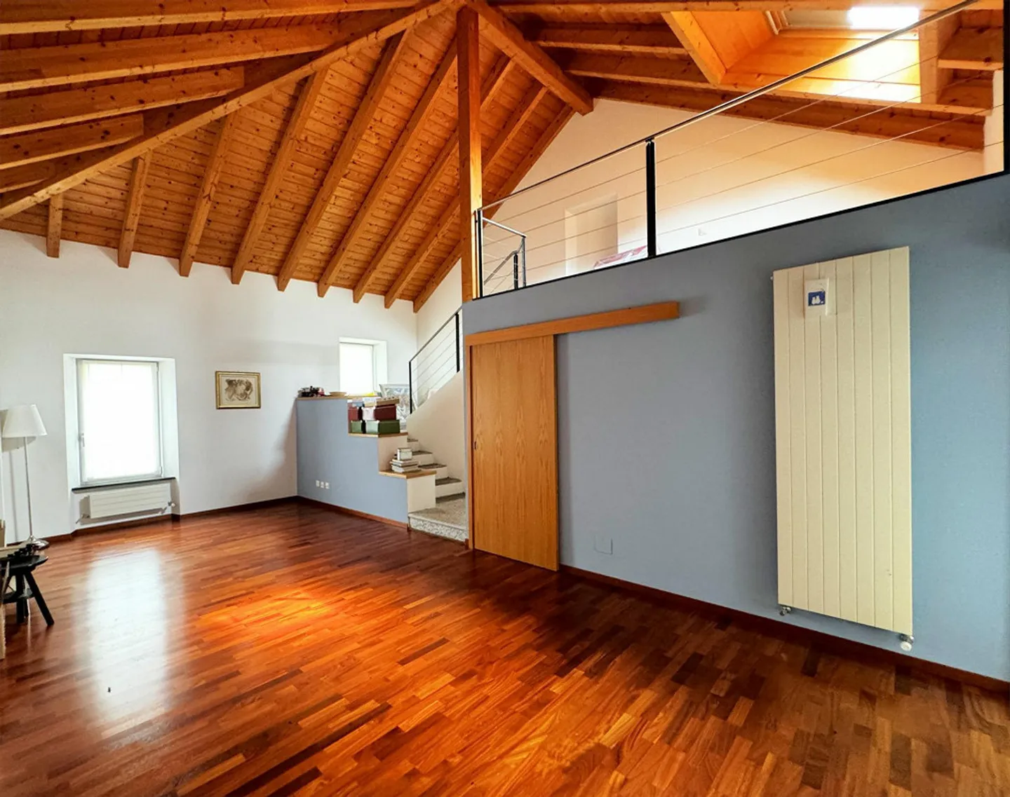 L'antico incontra il moderno in questa spaziosa casa con bel terreno e vista panoramica - Foto 11 di 16