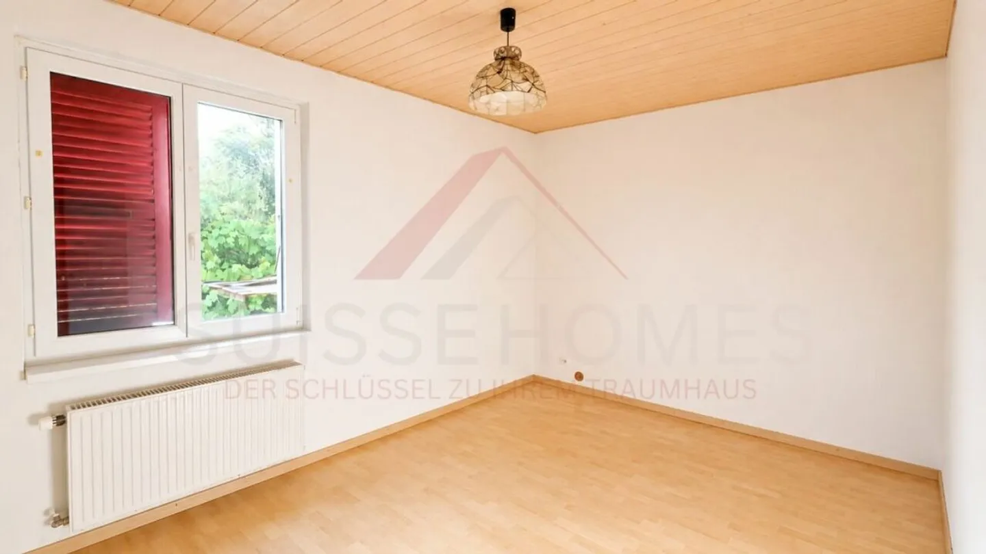 Vielseitiges Mehrfamilienhaus mit drei Wohneinheiten und attraktiven Gewerbeflächen - Photo 6 of 22