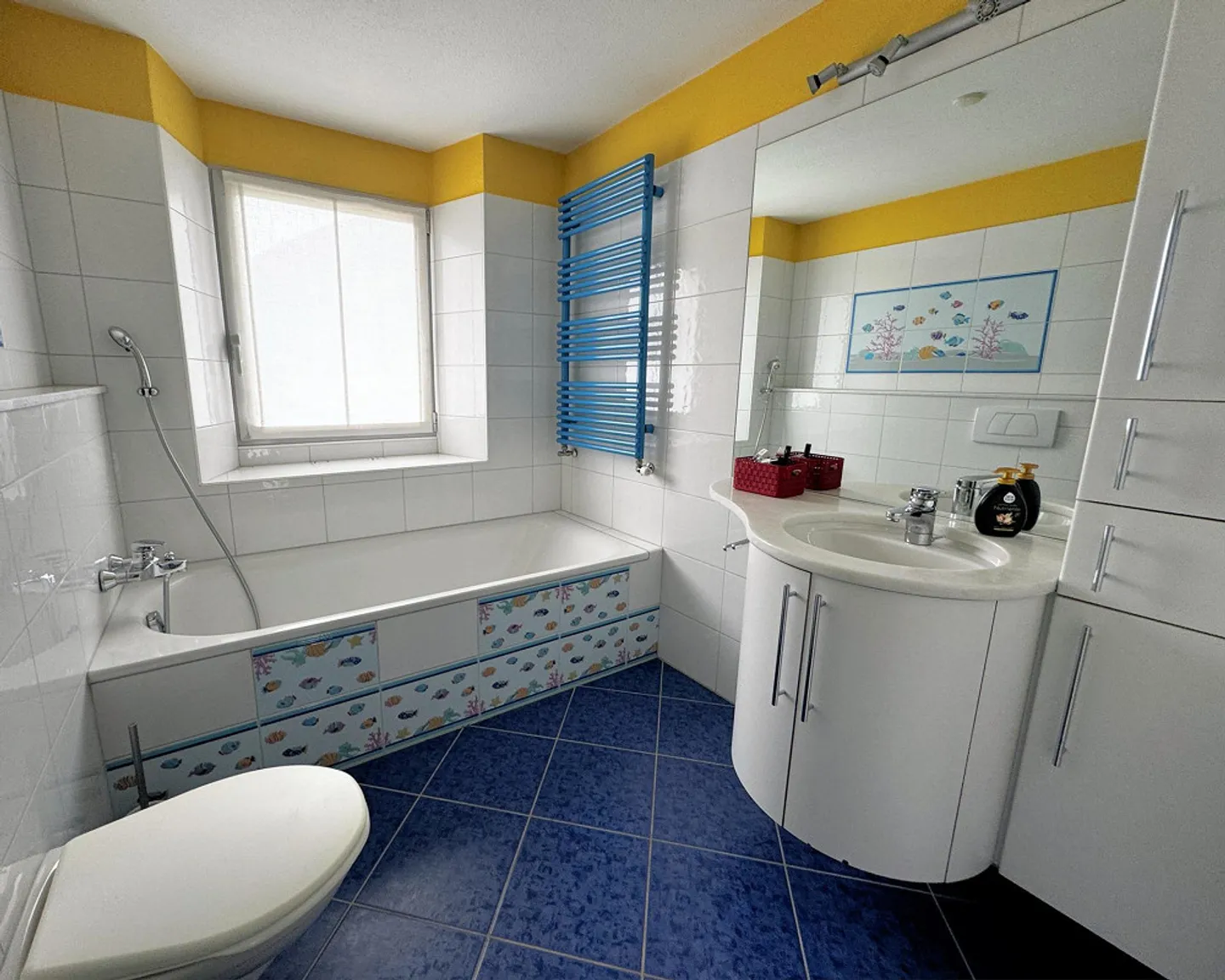 L'antico incontra il moderno in questa spaziosa casa con bel terreno e vista panoramica - Foto 13 di 16