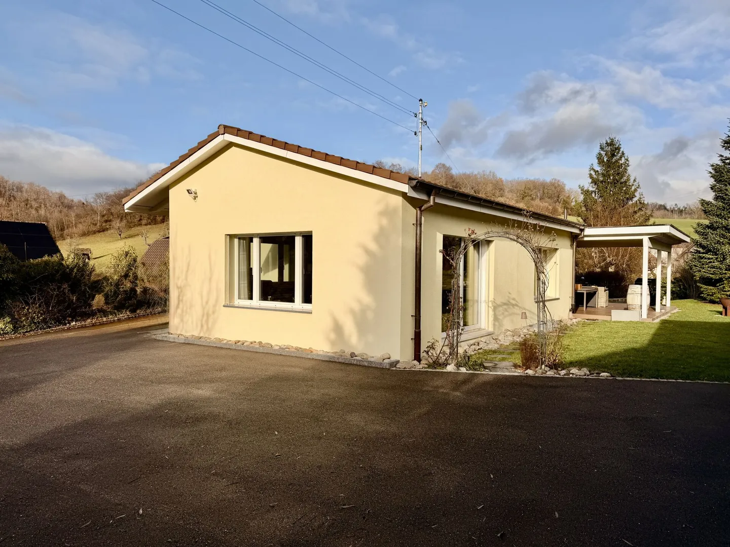 Wohnen im Grünen: Charmantes 5.5 ZImmer Einfamilienhaus mit grossem Grundstück - Foto 2 von 17