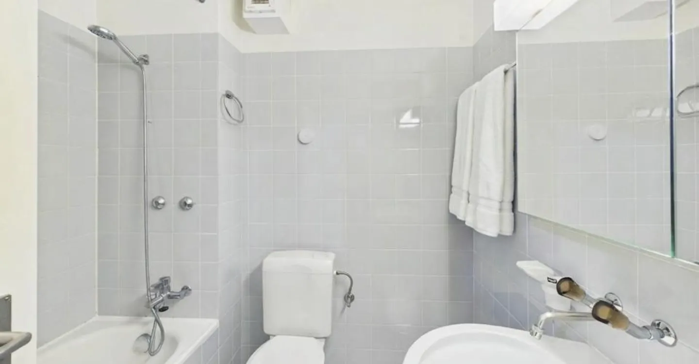 Maisonette Dream on Two Levels: Renovated with Underfloor Heating, Balconies and Parking Space - Photo 7 of 11