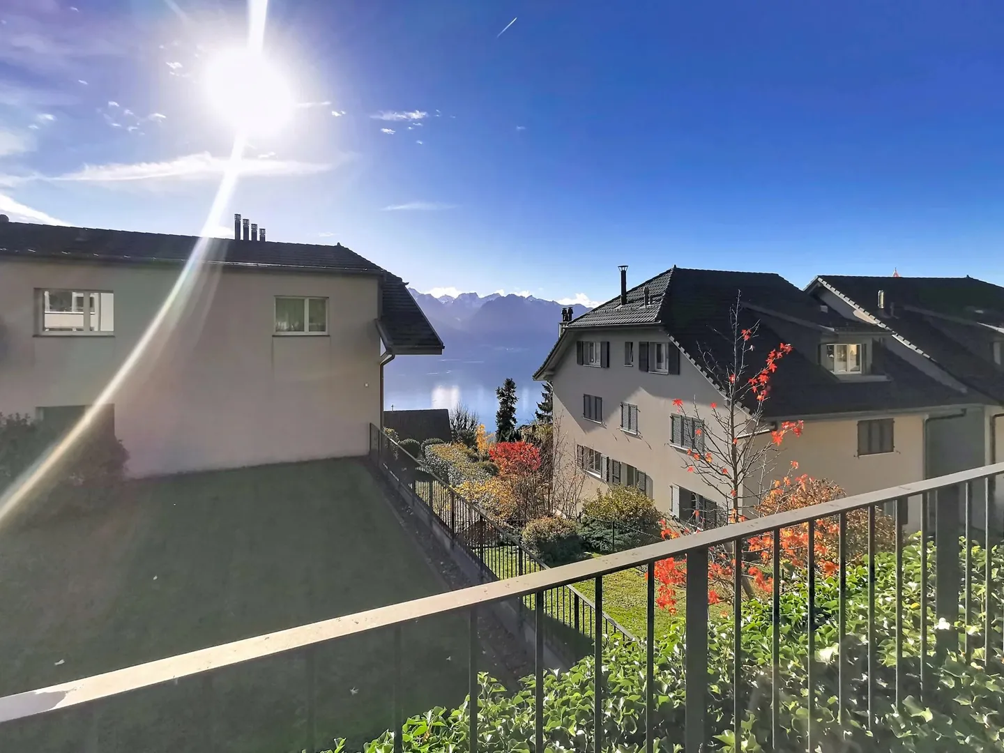 Wunderschöne 3,5 Zimmer mit Garten, Terrasse und Blick auf den See - Foto 2 von 9