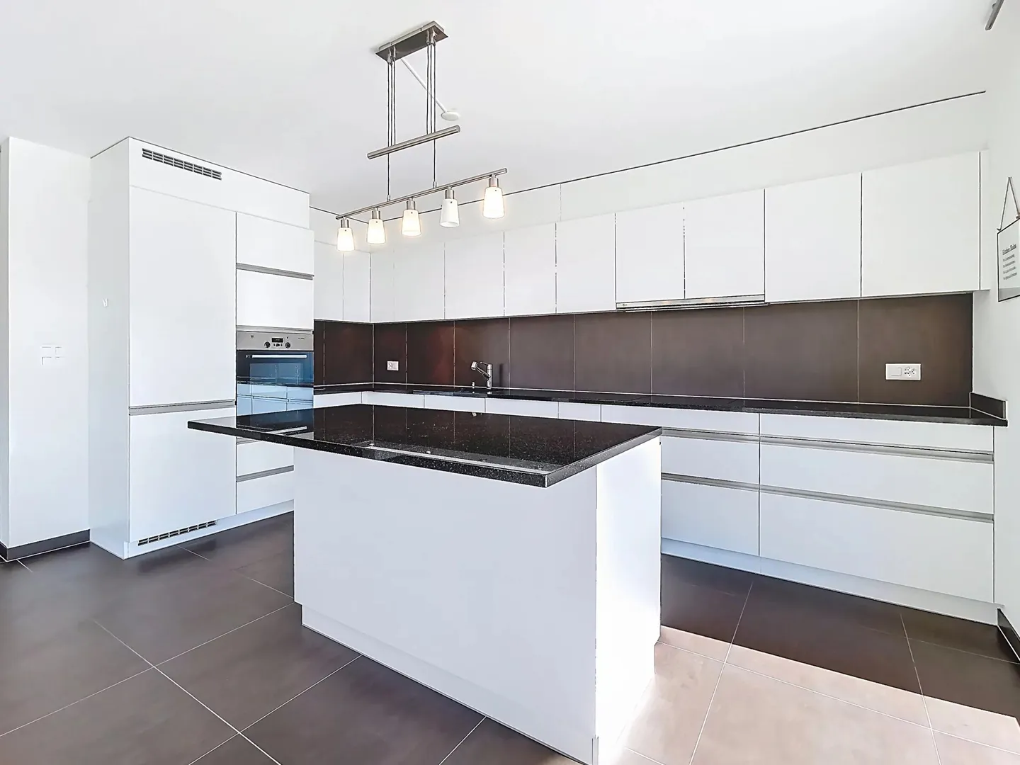 Wunderschöne 3,5 Zimmer mit Garten, Terrasse und Blick auf den See - Foto 3 von 9