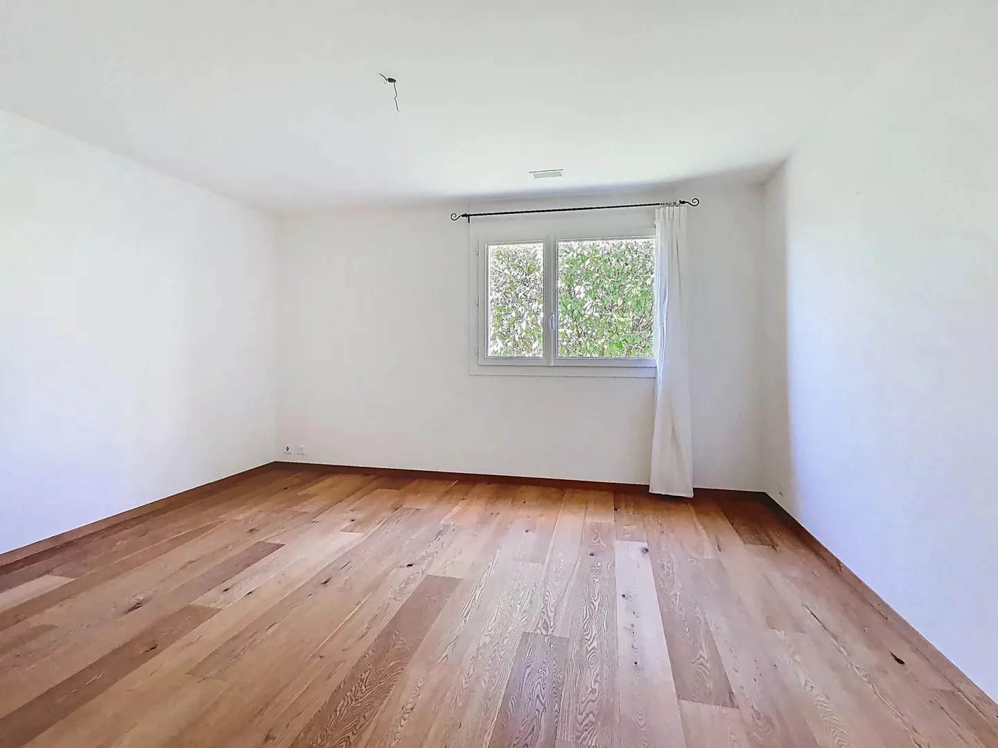 Wunderschöne 3,5 Zimmer mit Garten, Terrasse und Blick auf den See - Foto 6 von 9