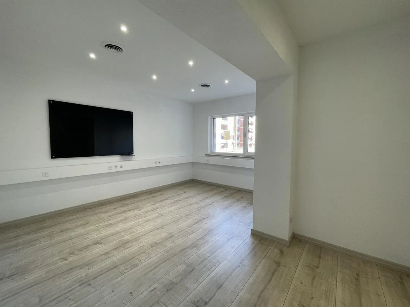 OFFICE ON TWO LEVELS AND 6 PARKING SPACES AT A SUPER PRICE - Photo 4 of 13