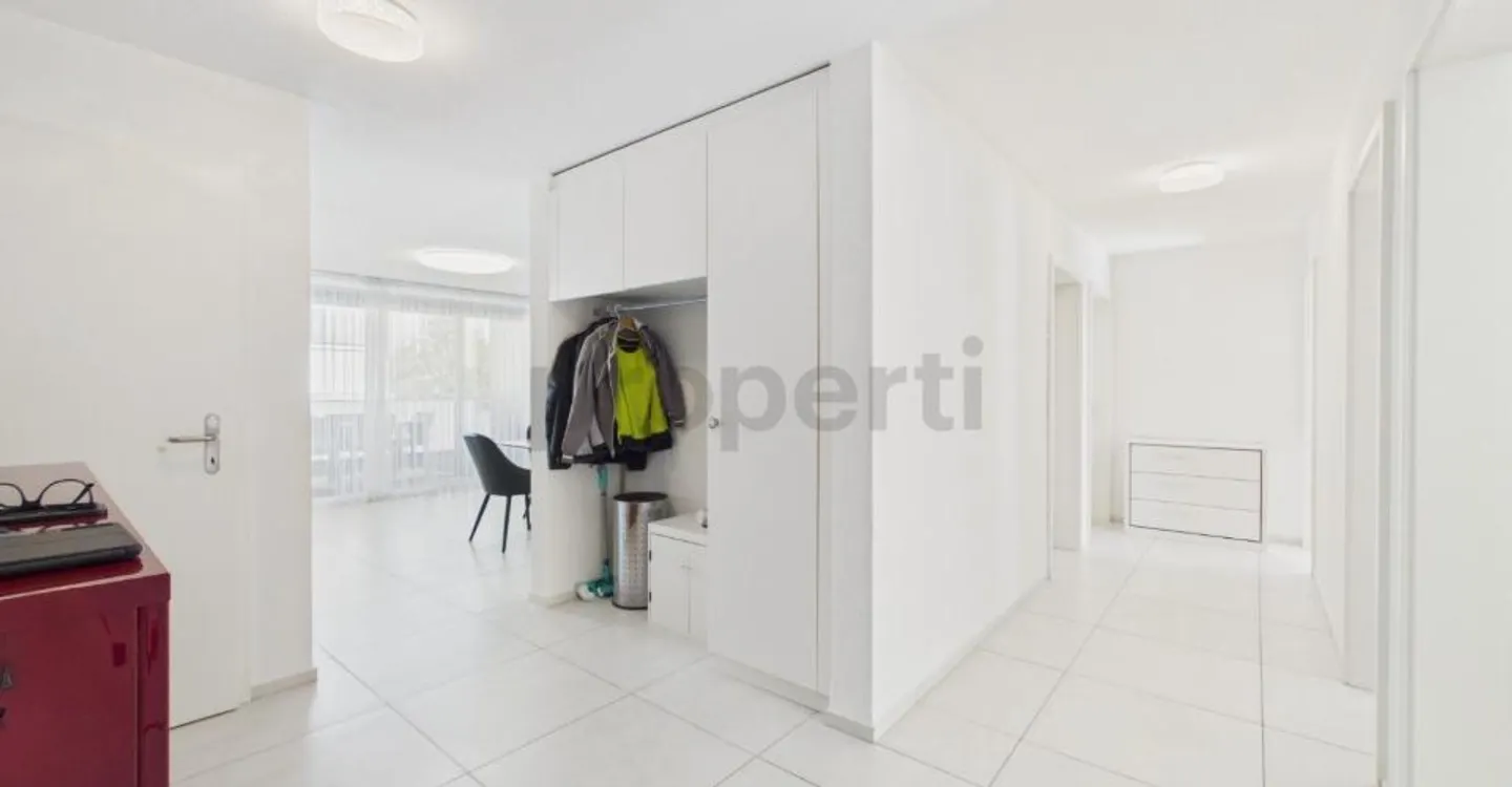 Quattro Camere, Riscaldamento a Pavimento, Posto Auto e Due Bagni Moderni - Foto 8 di 12