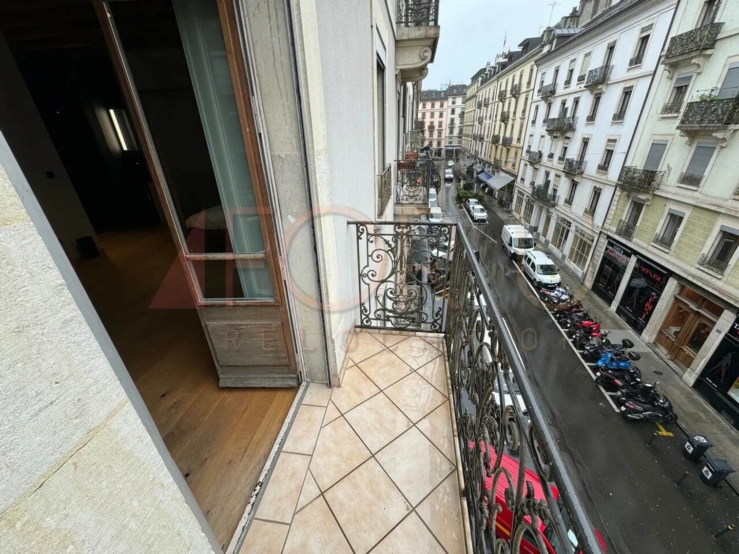 FOR INVESTOR - Very beautiful modern 3-room loft in Pâquis - Photo 5 of 8