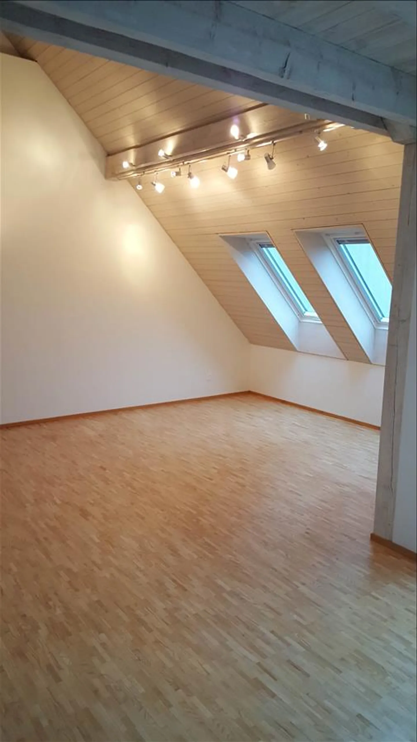 "Amusement de vivre sur deux étages! "Louer sans dépôt" - Photo 4 sur 4