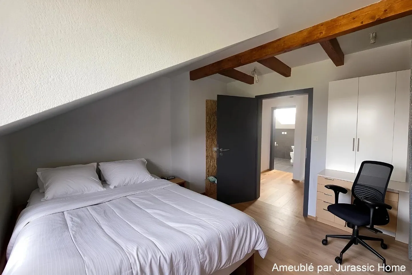 Charming Apartment in Quiet Area - Photo 7 of 13
