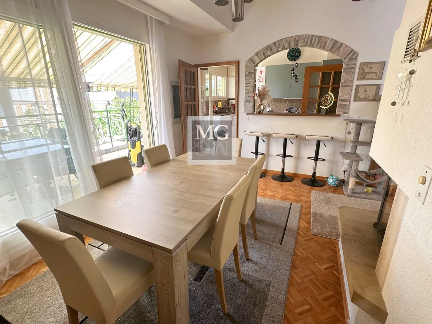 Vesenaz: Attique de 6,5 pièces avec grande terrasse et 3x garages box - Photo 5 sur 11