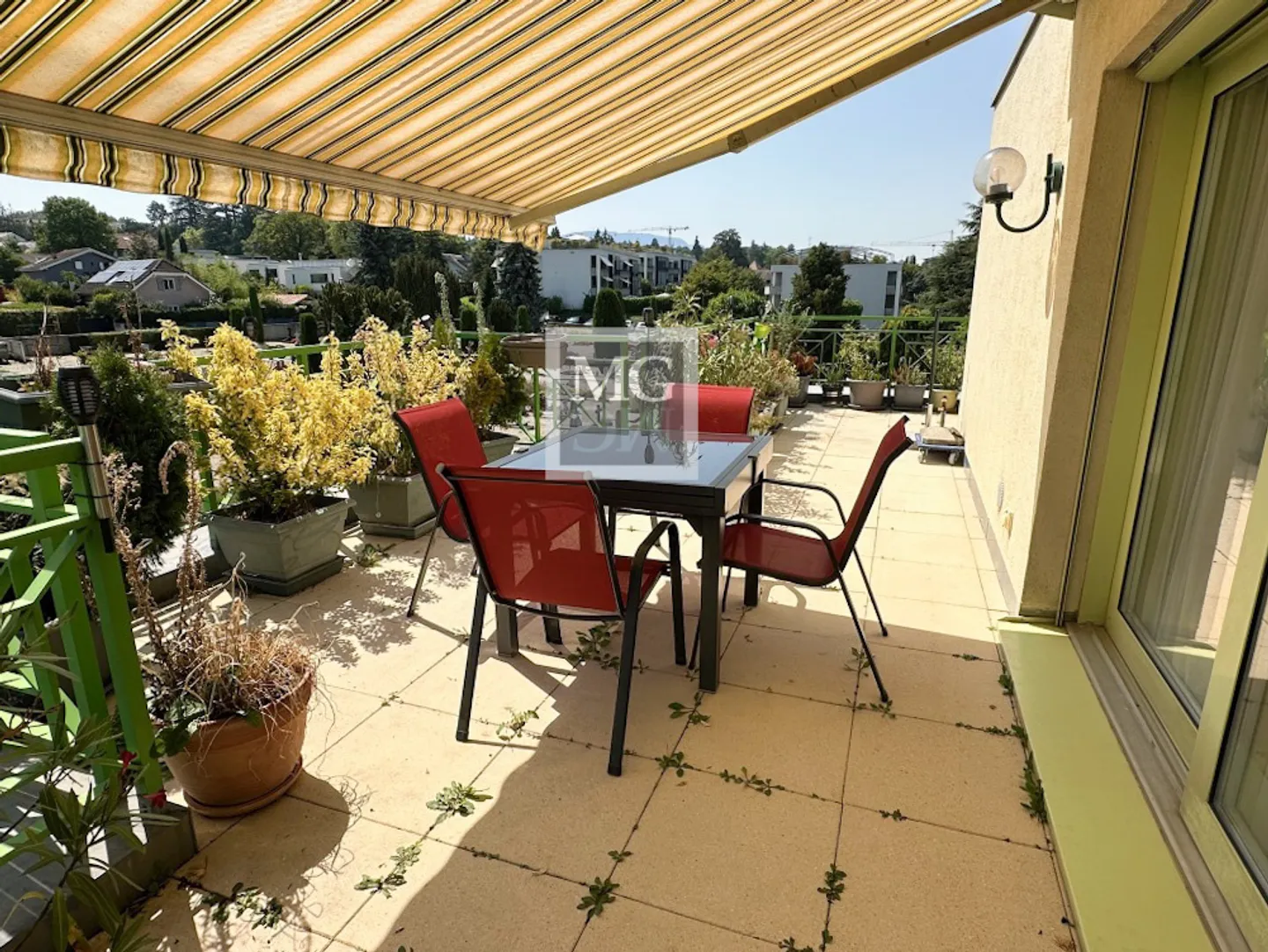Vesenaz: Attique de 6,5 pièces avec grande terrasse et 3x garages box - Photo 9 sur 11