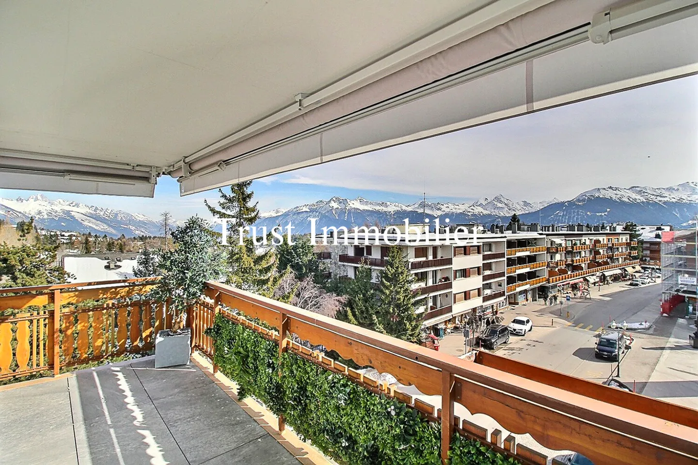 Attico eccezionale con vista panoramica nel cuore di Crans - Foto 2 di 15