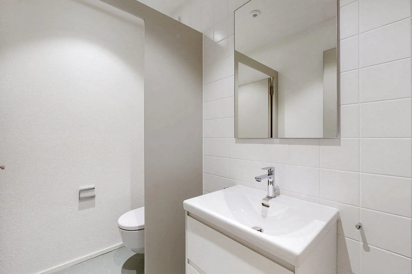 Historical Ambiance, Modern Work Environment – Your Office at Helvetiaplatz - Photo 8 of 9