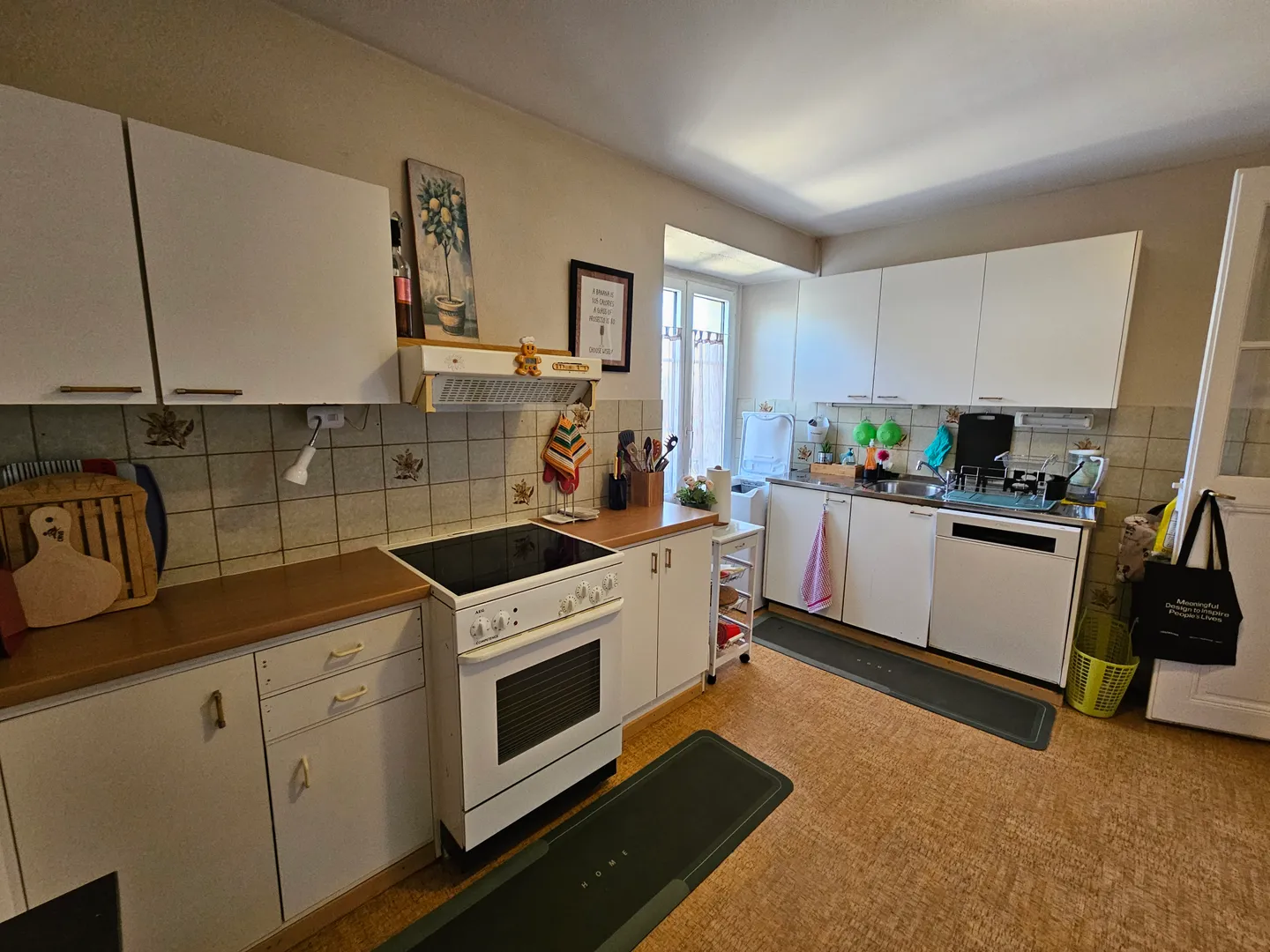 Beautiful character building - Photo 3 of 10